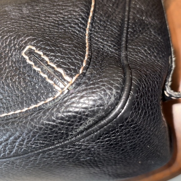 Marc Jacobs  shoulder bag  pebbled leather black  Taupe stitching Great hardware - Picture 16 of 17